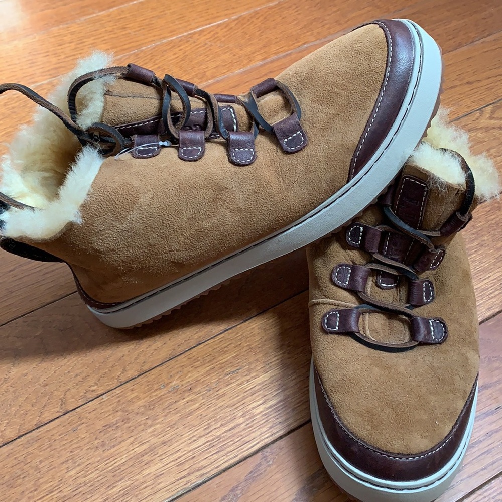 NWOT LL Bean Mountainside Wicked Good Suede comfy boots size 8